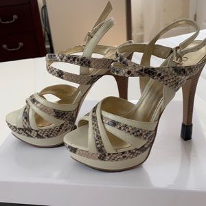 Guess platform, size 5